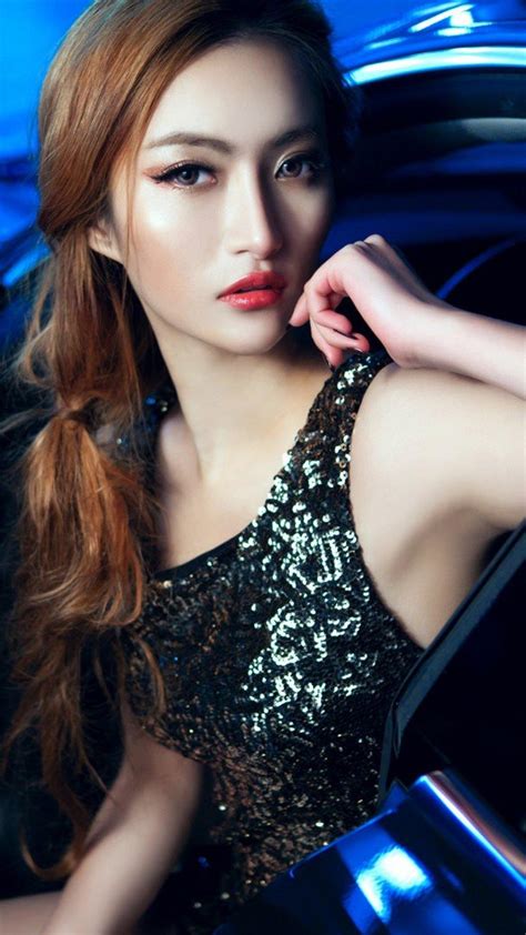 礼炮鸣响，国旗护卫队擎国旗出场！